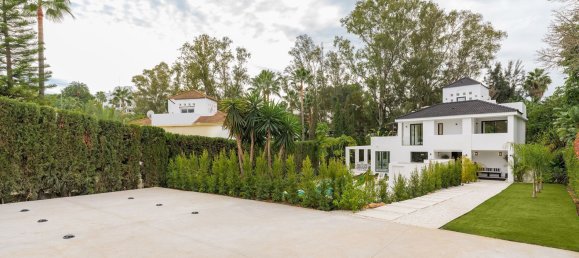 5 bedrooms House in Marbella, Spain No. 35536 10