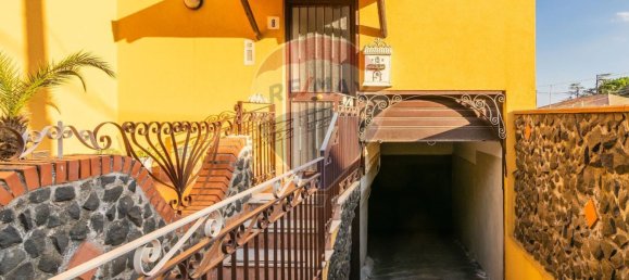 3 bedrooms Apartment in Mascalucia, Italy No. 327992 2