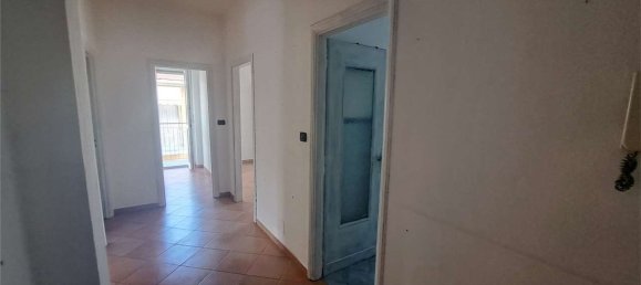 4 Schlafzimmer Wohnung in Pinerolo, Italy, Nr. 323616 4