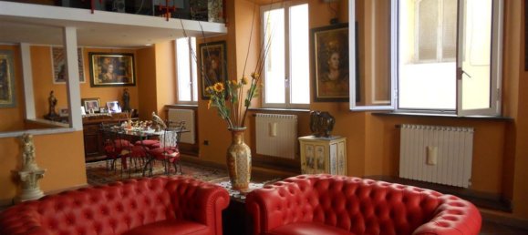 7 rooms Apartment in Lucca, Italy No. 11959 2