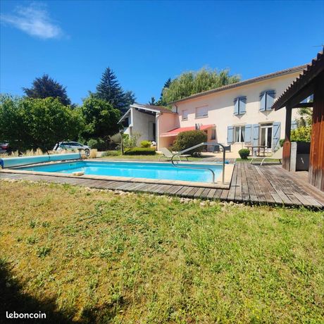 Casa de 4 dormitorios en Beynost, France No. 309299