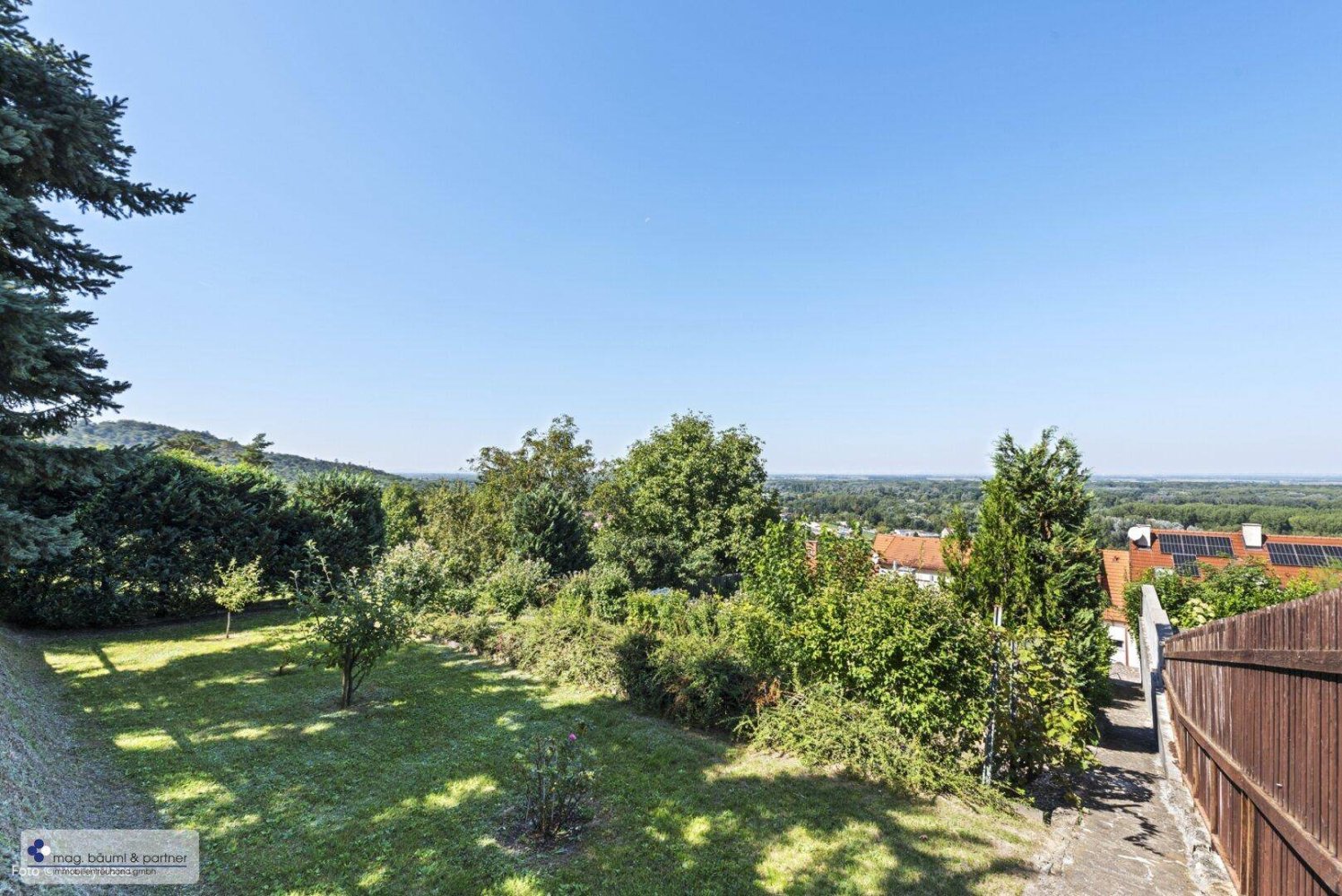 6 rooms House in Bruck an der Leitha, Austria No. 231736