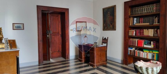 Apartamento de 22 divisões em Bari, Italy N.º 238191 8