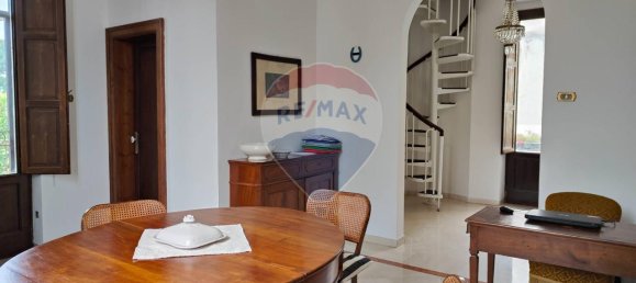 Apartamento de 22 divisões em Bari, Italy N.º 238191 16
