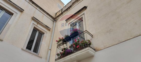 Apartamento de 22 divisões em Bari, Italy N.º 238191 22