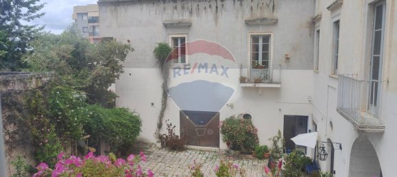 Apartamento de 22 divisões em Bari, Italy N.º 238191 21