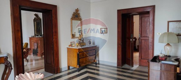 Apartamento de 22 divisões em Bari, Italy N.º 238191 7