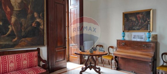 Apartamento de 22 divisões em Bari, Italy N.º 238191 13