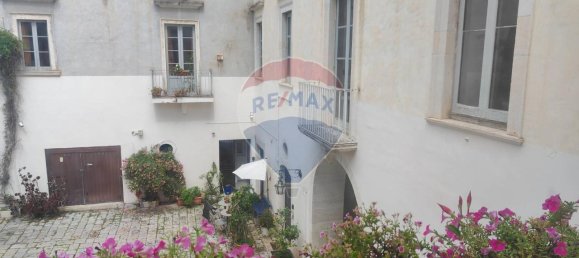 Apartamento de 22 divisões em Bari, Italy N.º 238191 23