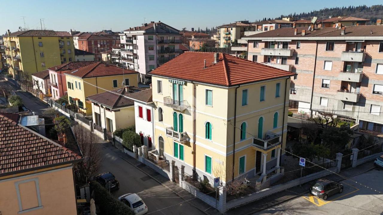 Квартира с 5 комнатами в Верона, Италия № 33745