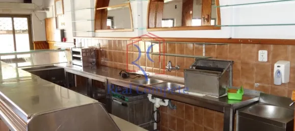 88m² Commercial property in Almada, Portugal No. 146771 3