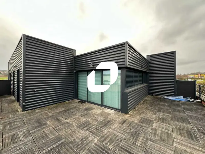 60m² Office in Orgeval, France No. 302376