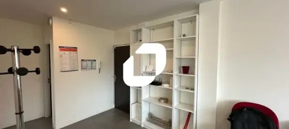 60m² Office in Orgeval, France No. 302376 4