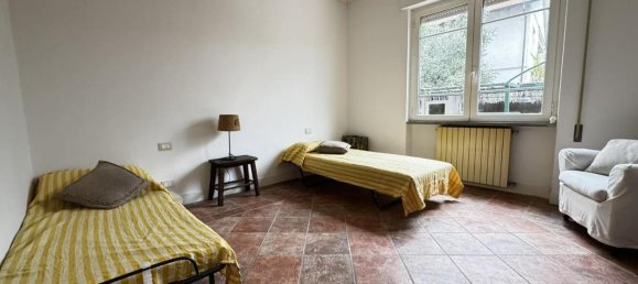 Apartamento de 5 habitaciónes en Massa, Italy No. 161946 7