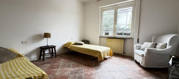 Apartamento de 5 habitaciónes en Massa, Italy No. 161946 8