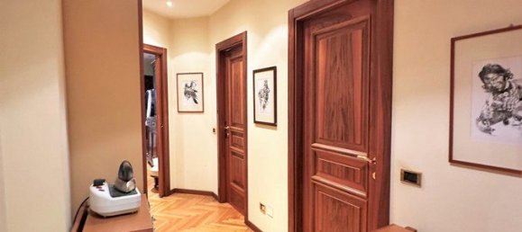 4-salle Appartement à Milan, Italy No. 244488 12