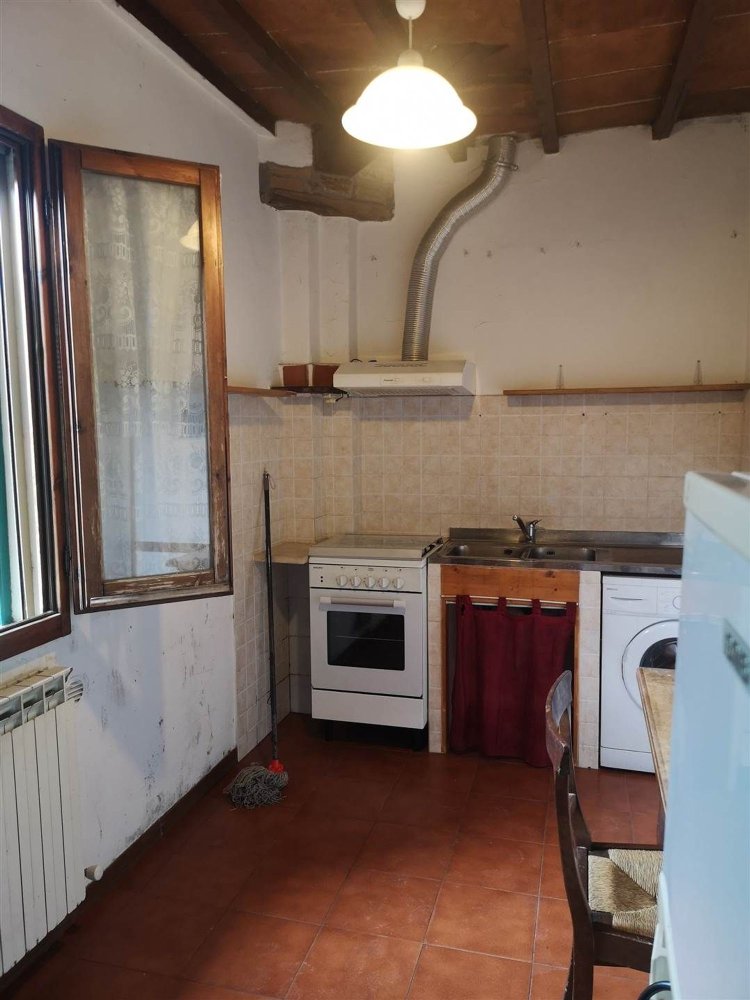 Квартира с 2 комнатами в Террануова Браччолини, Италия № 229898