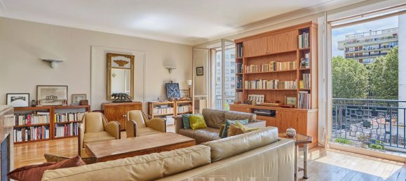 3 bedrooms Apartment in Paris, France No. 178950 2