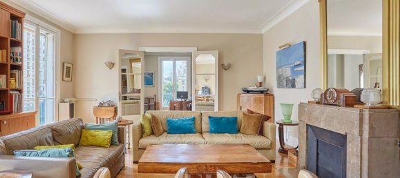 3 bedrooms Apartment in Paris, France No. 178950 3