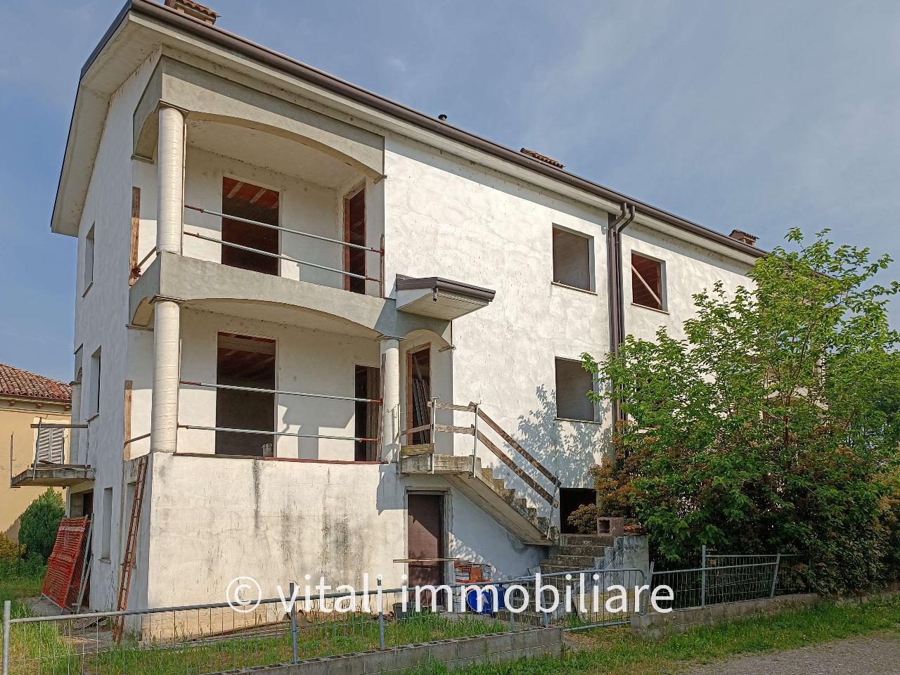 4 rooms Villa in Cortemaggiore, Italy No. 165585