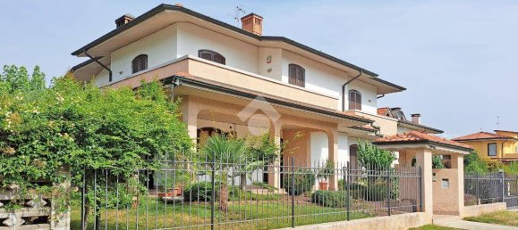 5 bedrooms Villa in Cassano d'Adda, Italy No. 150404 2