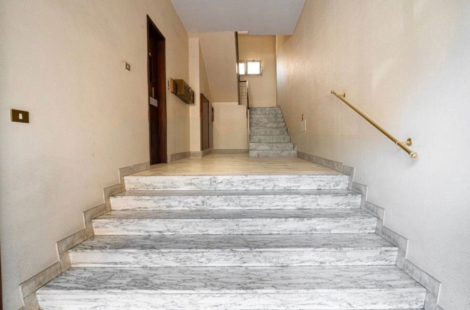 3 rooms Apartment in Catania, Italy No. 291045