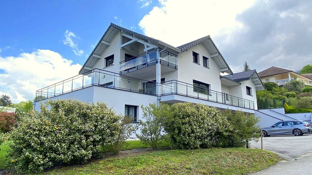 3 bedrooms Villa in Aix-les-Bains, France No. 111852