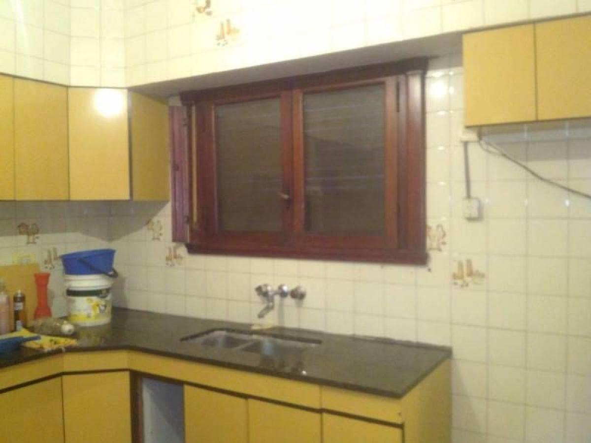 Дом с 3 спальнями в Авельянеда, Аргентина № 3523