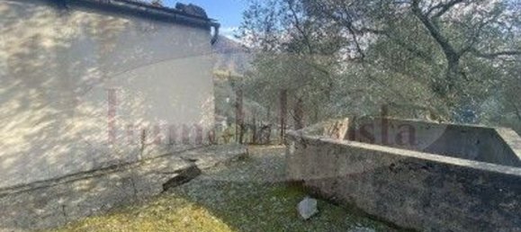 2 rooms House in Ne, Italy No. 75699 7