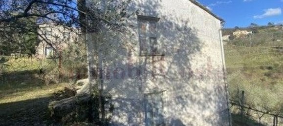 2 rooms House in Ne, Italy No. 75699 3