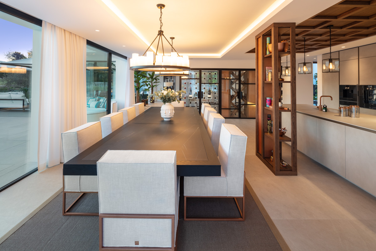 5 bedrooms Villa in Marbella, Spain No. 96688