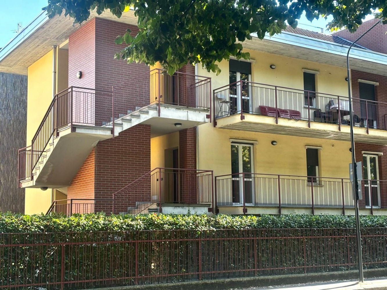 Apartamento de 3 dormitorios en Cinisello Balsamo, Italy No. 357801