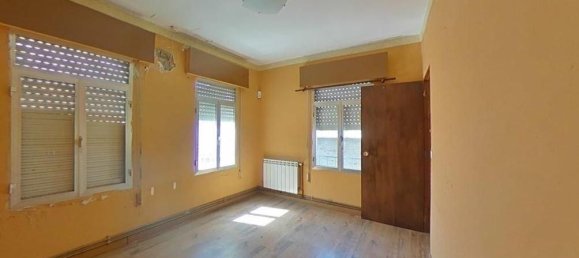 Casa de 4 dormitorios en Puente de Domingo Flórez, Spain No. 82944 3