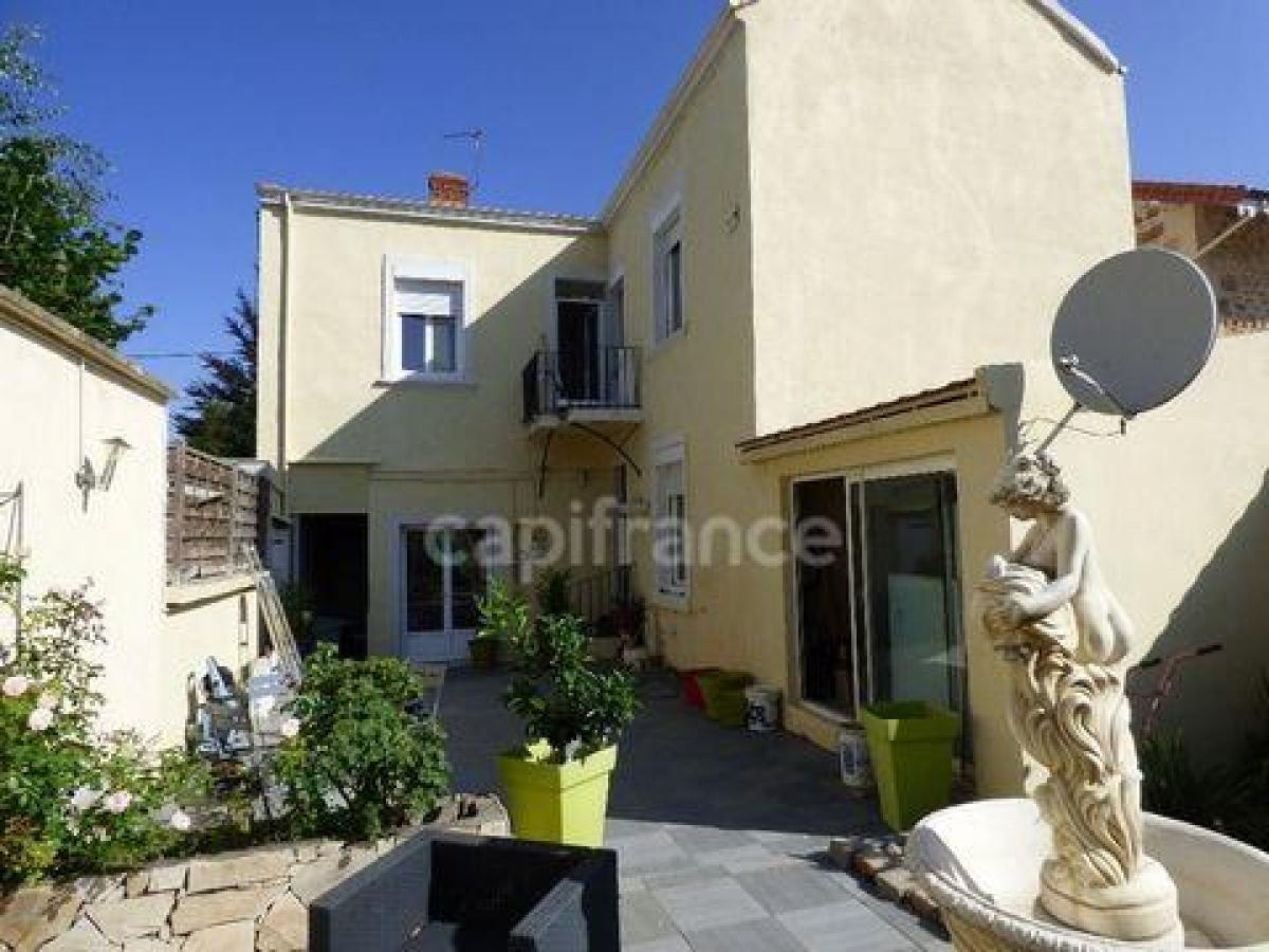 3 bedrooms House in Le Coteau, France No. 31442