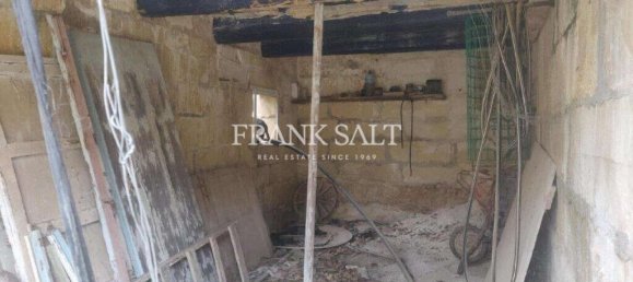 3 bedrooms Farm in Mosta, Malta No. 1496 9