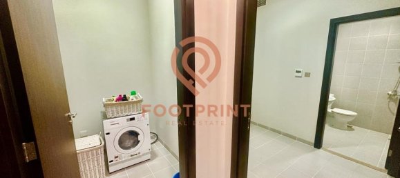 5 bedrooms Villa in Dubai, UAE No. 24141 3