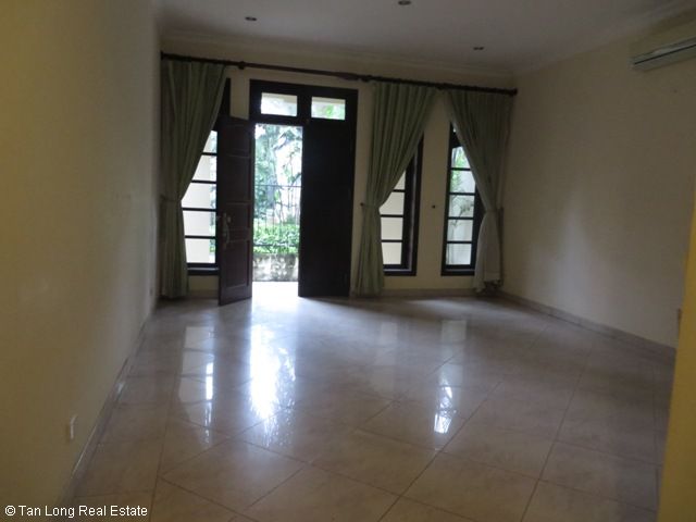 4 Schlafzimmer Villa in Tay Ho, Vietnam, Nr. 5964