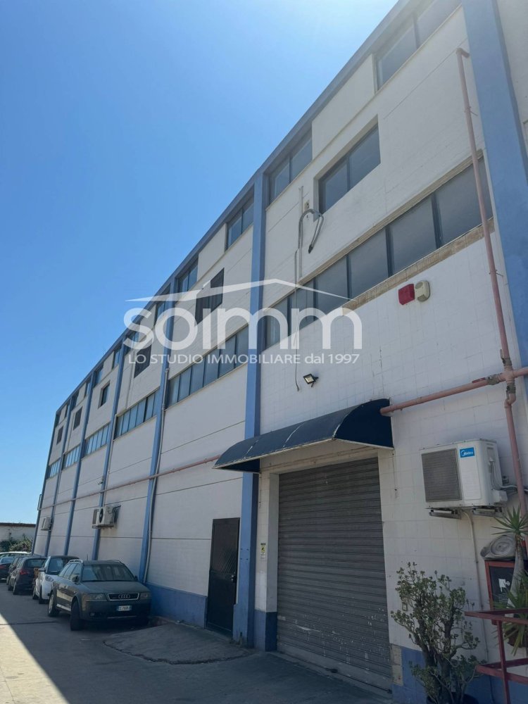 Propiedad comercial de 2 habitaciónes en Cagliari, Italy No. 167025