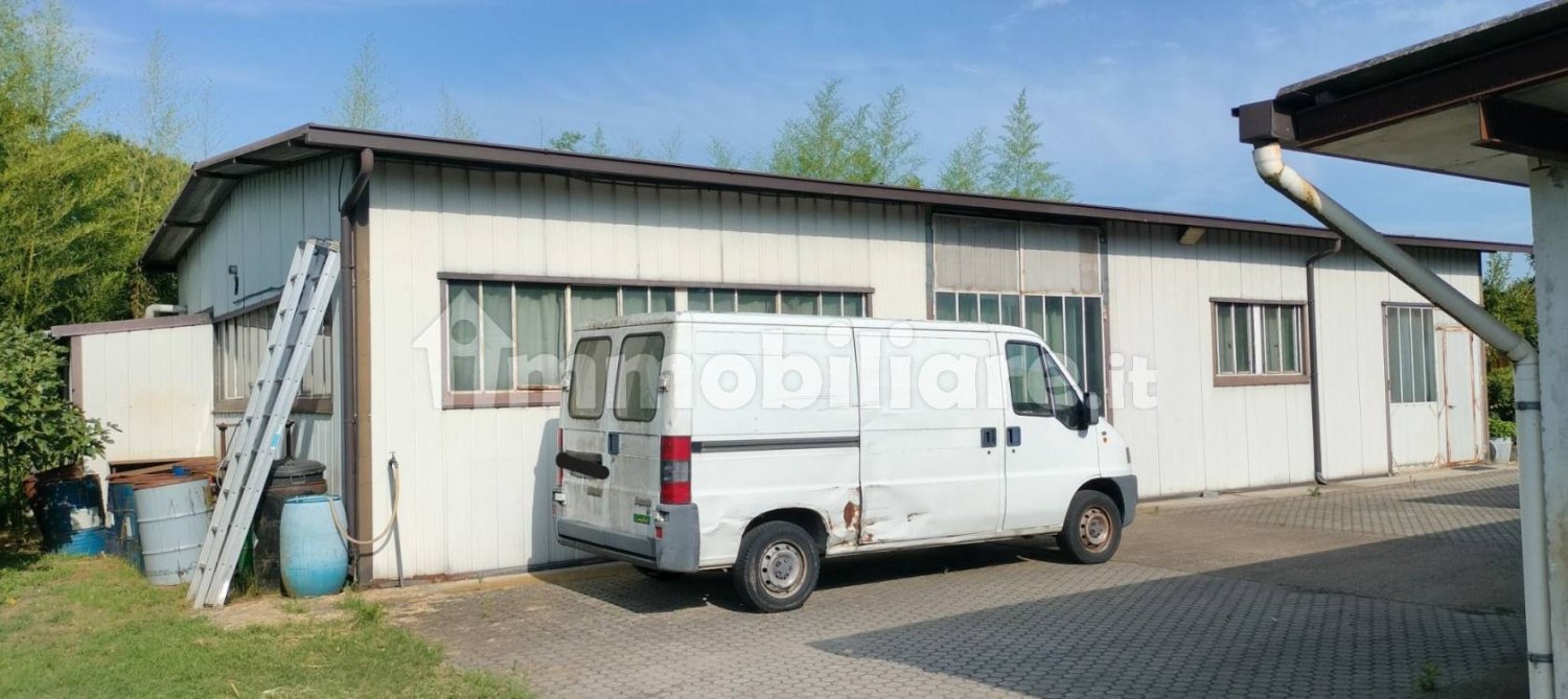 Almacén en Vigevano, Italy 163 m² No. 328413