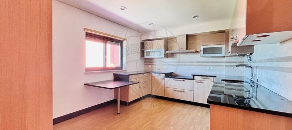 3 bedrooms House in Sesimbra, Portugal No. 18437 37