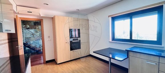 3 bedrooms House in Sesimbra, Portugal No. 18437 36