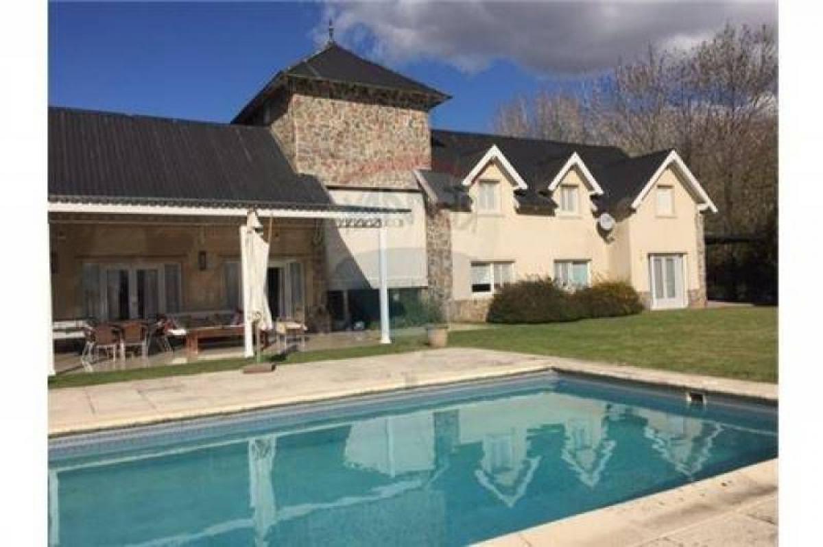 Дом с 4 спальнями в Пилар, Аргентина № 11953