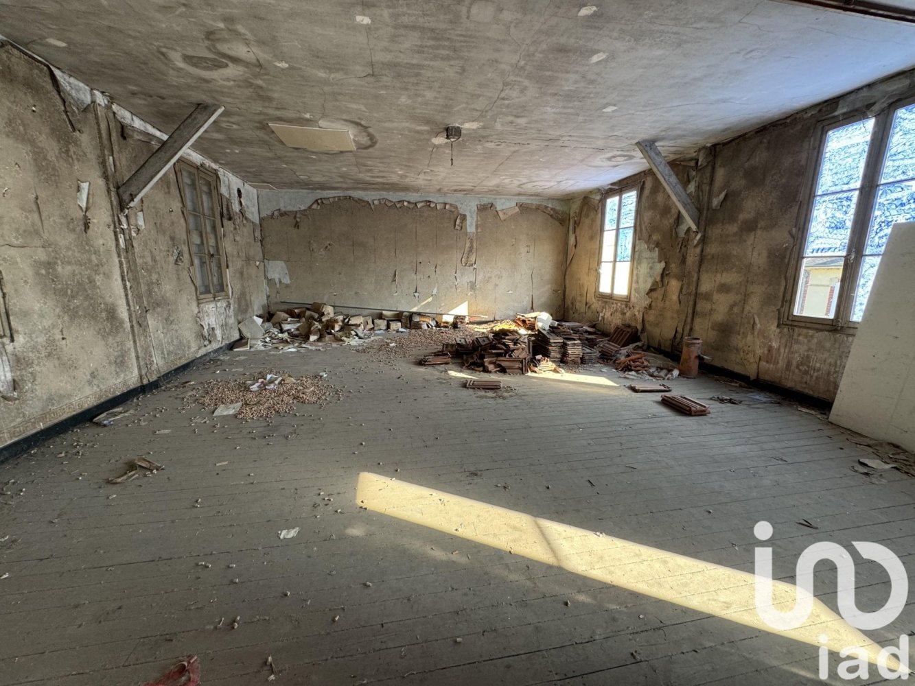 280m² Building in Epernay, France No. 245786