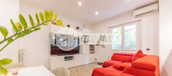 3 rooms Apartment in Rome, Italy No. 287516 3