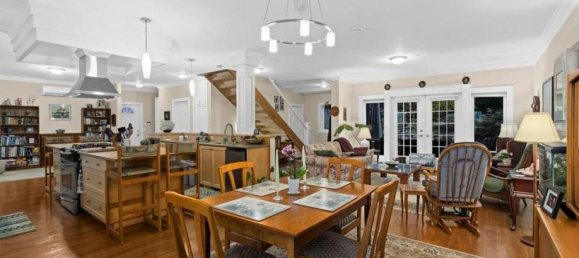 5 bedrooms House in British Columbia, Canada No. 1088 9