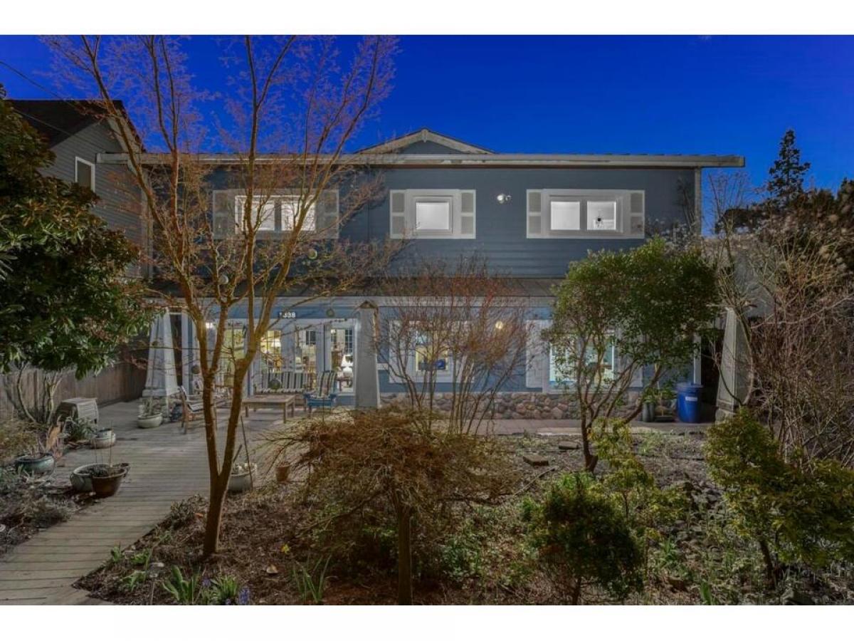 5 bedrooms House in British Columbia, Canada No. 1088