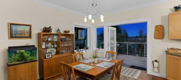 5 bedrooms House in British Columbia, Canada No. 1088 10