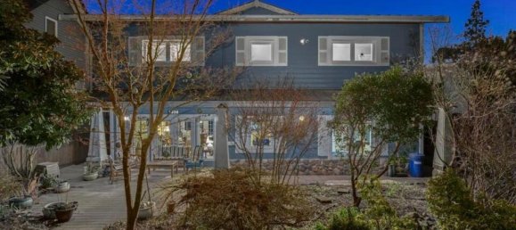 5 bedrooms House in British Columbia, Canada No. 1088 2