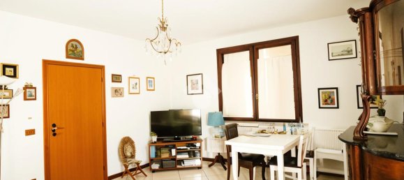 Apartamento de 3 dormitorios en Gambettola, Italy No. 380978 3