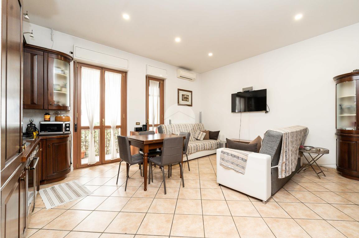 2-salle Appartement à Milan, Italy No. 243973